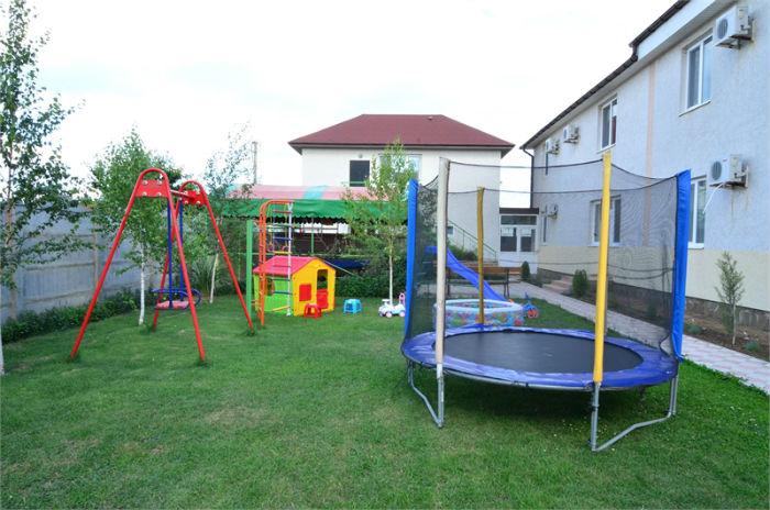 Детская площадка отеля Вера Заозерное отдых с детьми в отеле