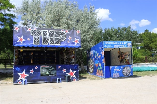 Тир на пляже в Заозерном