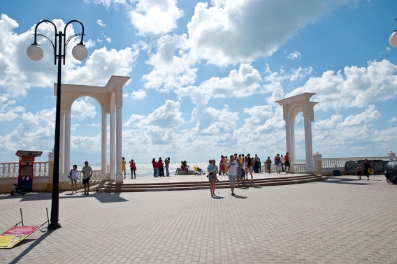 Туристы из стран зарубежья в Евпатории